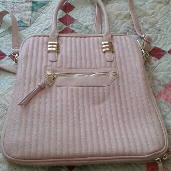 Steve Madden Handbags - Steve Madden pale pink bag w/removable Xbody strap